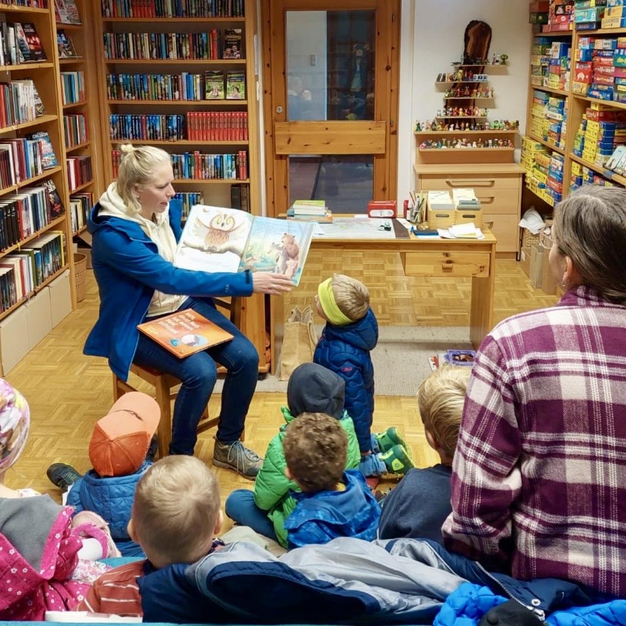 Besuch der Bienengruppe aus dem Kindergarten